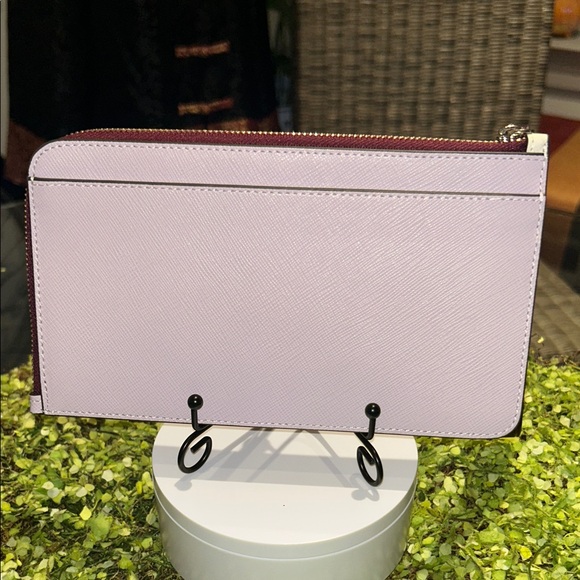 Kate Spade Bicolor Lavender & White Wristlet 8”x 4.5” New - Picture 3 of 5